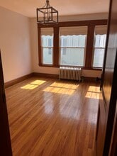 28 Caleb St, Unit 1 in Portland, ME - Foto de edificio - Building Photo