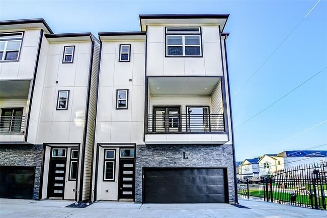 property at 1913 Hoskins Dr