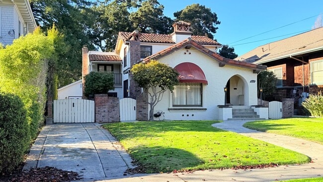 property at 911 Paru St