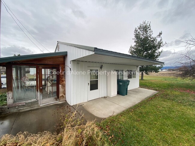 1823 E 12th Ave in Post Falls, ID - Foto de edificio - Building Photo