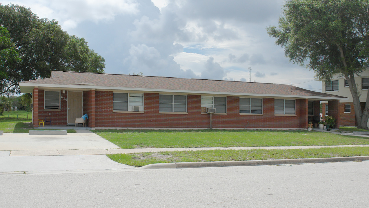 614-616 Johnson St in Cocoa, FL - Foto de edificio