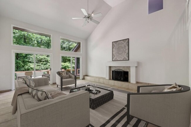 110 Westchester Way in Alpharetta, GA - Building Photo - Building Photo