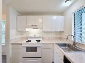 3800 NW Chemult Pl in Portland, OR - Foto de edificio - Building Photo