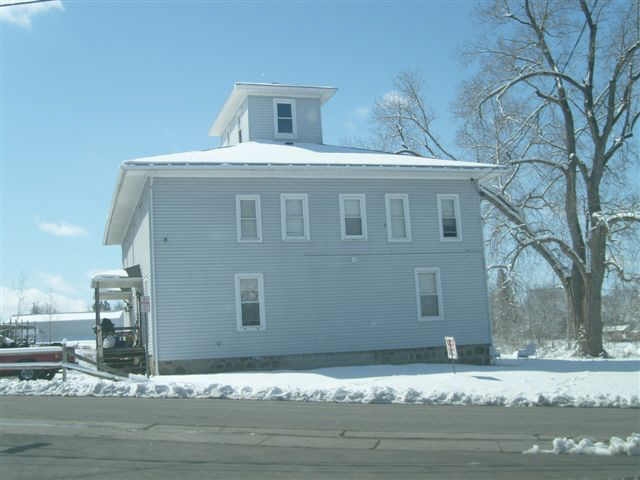 62 Big Tree St in Livonia, NY - Foto de edificio