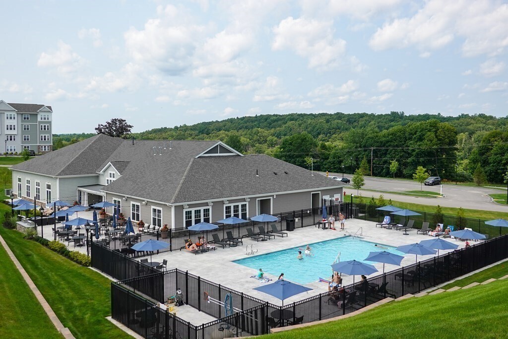 4 Peters Farm Wy in Westborough, MA - Building Photo