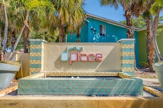 Design Place in Miami, FL - Building Photo - Building Photo