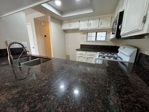 401 N Center Ct in Santa Maria, CA - Building Photo - Building Photo