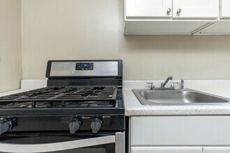 3864 W Girard Ave, Unit 2nd Floor - B1-B2 in Philadelphia, PA - Building Photo - Building Photo