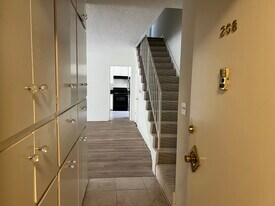321 S Willaman Dr in Los Angeles, CA - Building Photo