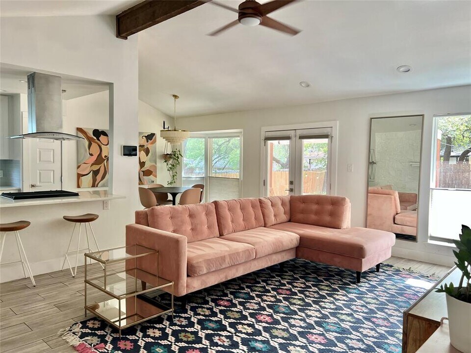 7310 Broken Arrow Ln in Austin, TX - Building Photo