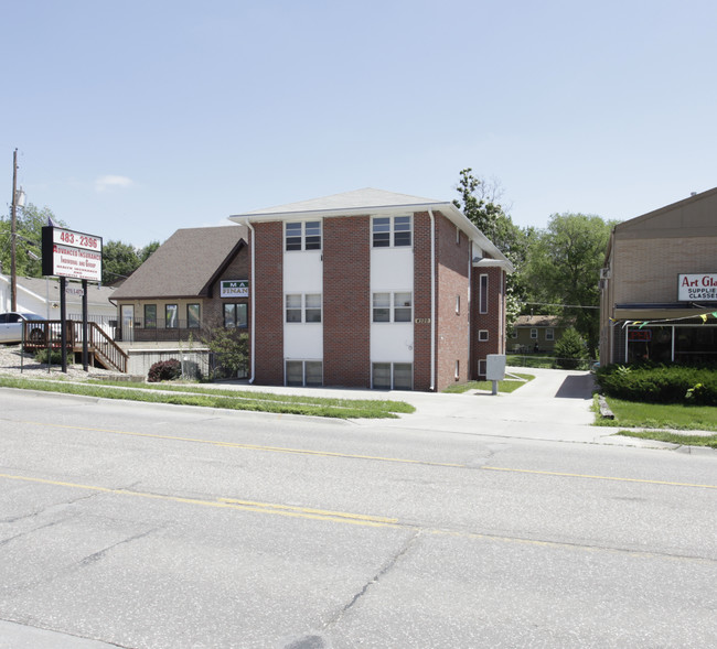 4320 S 48th St in Lincoln, NE - Foto de edificio - Building Photo