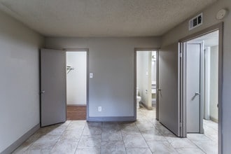 Villa De Cancun in Little Rock, AR - Foto de edificio - Interior Photo