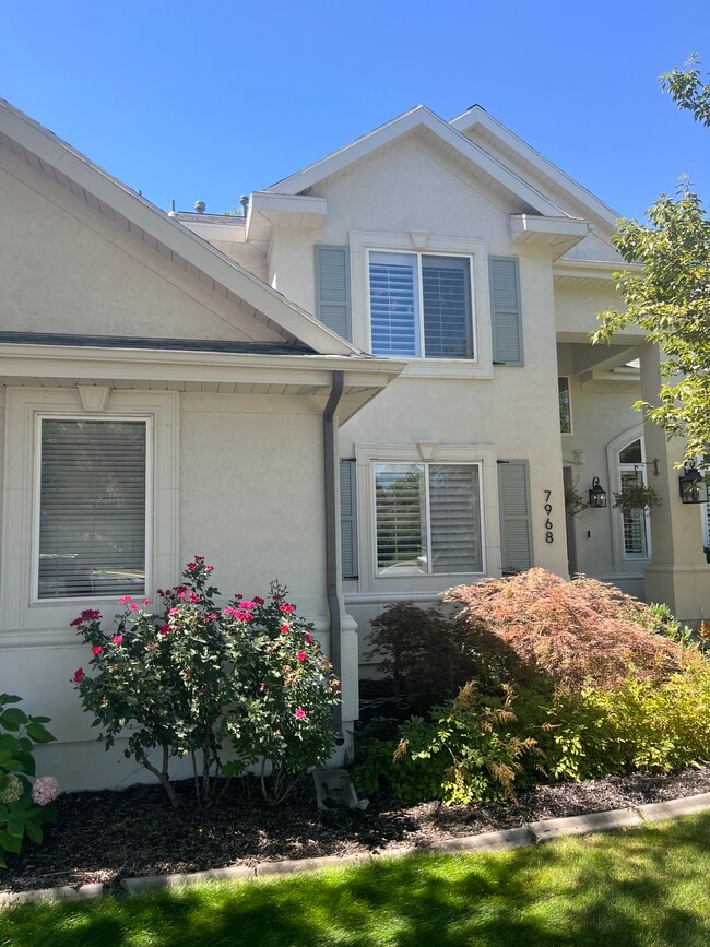 property at 7968 S Willow Cir