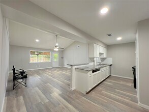 11742 N Nottingham Cir in Houston, TX - Foto de edificio - Building Photo
