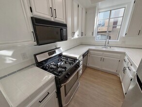 15507 Moorpark St in Los Angeles, CA - Building Photo - Building Photo