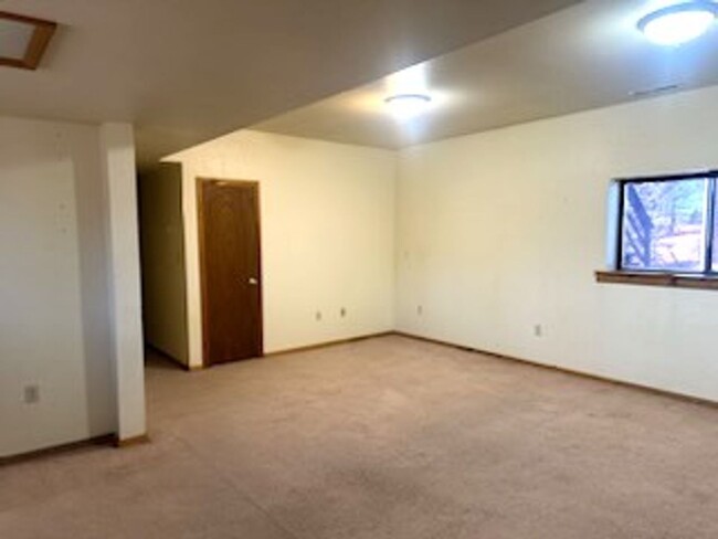 200 Spring Creek Pkwy-Unit -B in Spring Creek, NV - Building Photo - Building Photo