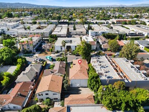 5454 Hermitage Ave in Valley Village, CA - Building Photo - Building Photo