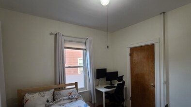 49 Temple St, Unit 1 in Somerville, MA - Foto de edificio - Building Photo