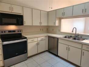 1537 Lynda Ln in Dunedin, FL - Building Photo - Building Photo