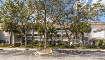 13929 Fairway Island Dr in Orlando, FL - Building Photo