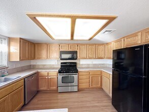 605 E Wilson Ave in Ridgecrest, CA - Building Photo - Building Photo