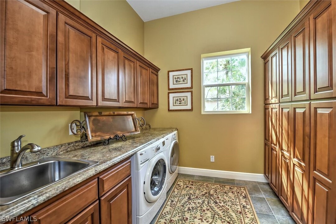 1811 Dade Ct in Marco Island, FL - Building Photo