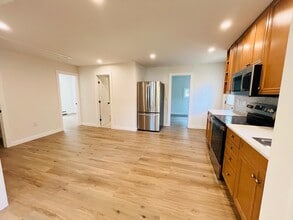 191 Laurelton Dr in Mastic Beach, NY - Building Photo - Building Photo