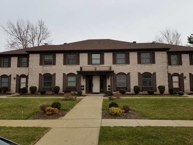 6561 Woodhall Dr, Unit 2
