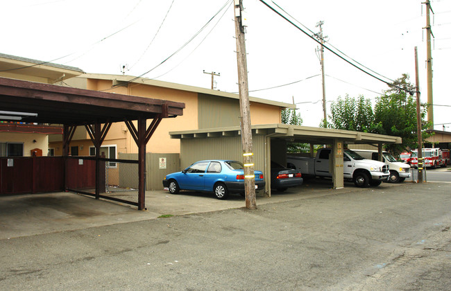 102-104 Westwood St in Vallejo, CA - Foto de edificio - Building Photo