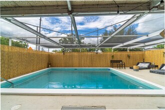 520 NW 135th St in North Miami, FL - Building Photo - Building Photo