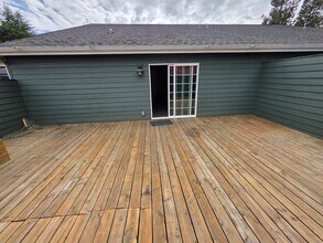 999 NE Broadway St in Myrtle Creek, OR - Building Photo - Building Photo