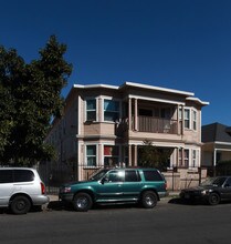 725-737 E 24th St in Los Angeles, CA - Building Photo - Building Photo