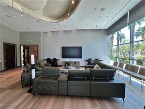 222 Karen Ave in Las Vegas, NV - Building Photo - Building Photo