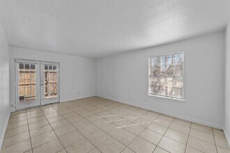 1815 E Grauwyler Rd in Irving, TX - Foto de edificio - Building Photo