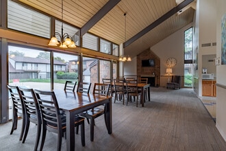 London Square Apartments in Canton, OH - Building Photo - Building Photo