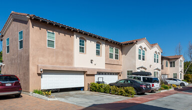 Newport Villas in Costa Mesa, CA - Building Photo - Building Photo