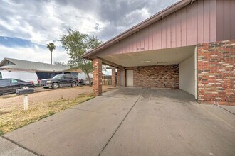5736 N 68th Dr in Glendale, AZ - Building Photo - Building Photo