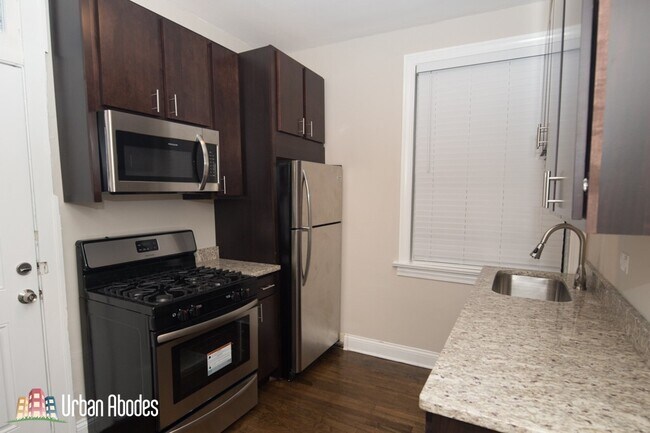 525 W Barry Ave in Chicago, IL - Building Photo - Building Photo
