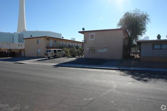 237 W Chicago in Las Vegas, NV - Foto de edificio - Building Photo