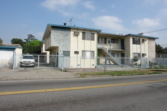 14051-14055 Valerio St in Van Nuys, CA - Building Photo - Building Photo