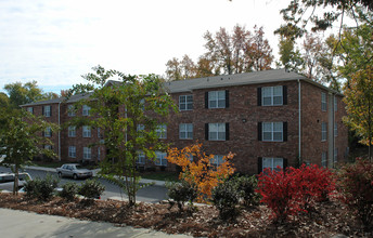 Chancellor Park Apartments in Greensboro, NC - Foto de edificio - Building Photo