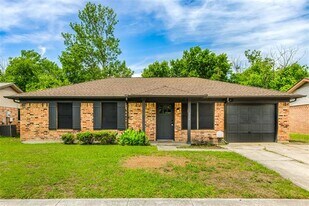 328 S 1st St in Wylie, TX - Building Photo