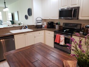 8 Harbour Isle Dr E in Fort Pierce, FL - Building Photo - Building Photo