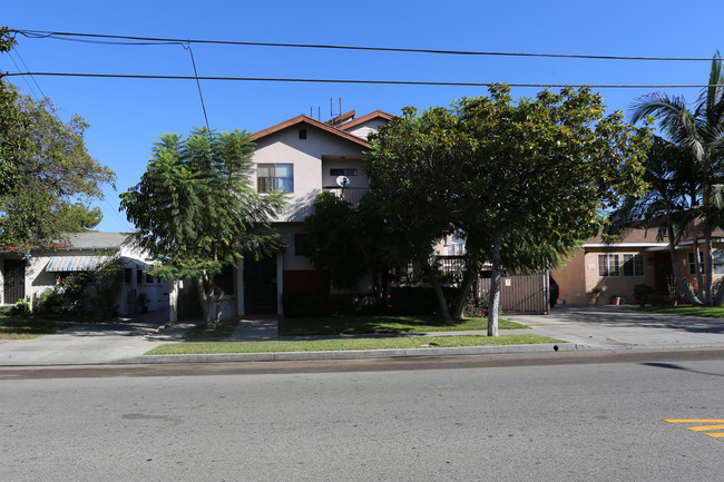 521 E Garfield Ave in Glendale, CA - Foto de edificio - Building Photo