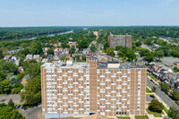 Luther Towers (55+) in Trenton, NJ - Foto de edificio - Building Photo