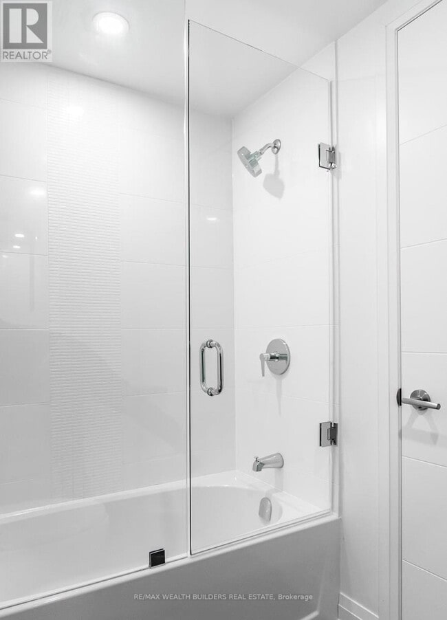 209 Jarvis St in Toronto, ON - Building Photo - Building Photo