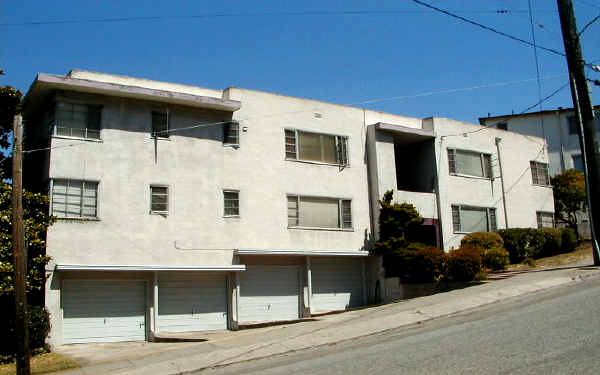 2207 Ivy Dr in Oakland, CA - Foto de edificio - Building Photo