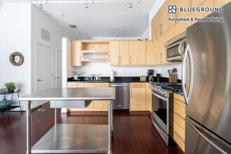 8210 Crestwood Heights Dr in Tysons, VA - Building Photo - Building Photo