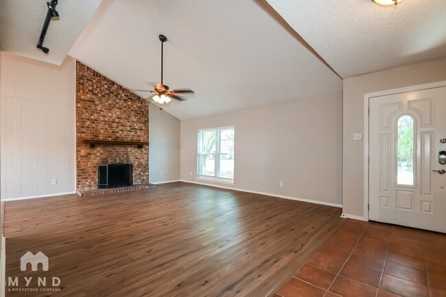 605 Pyramid Dr in Garland, TX - Building Photo - Building Photo