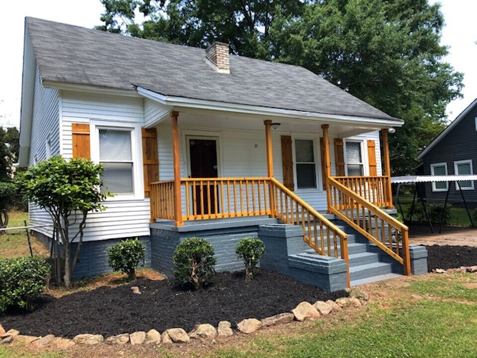 27 Wallace St in Greenville, SC - Building Photo